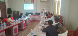 भजनी १०भदौ २०८३ , कैलालीको भजनी नगरपालिकामा आर्थिक विकासमार्फत जोखिम व्यवस्थापन कार्यक्रम (MRED) अन्तर्गत प्रगति समीक्षा कार्यक्रम सम्पन्न भएको छ।
सेवक नेपाल र मर्सी कोर्सको साझेदारीमा सञ्चालित “Managing Risk through Economic Development Program (MRED)” अन्तर्गत भएका गतिविधि तथा कार्यक्रमको प्रगति समीक्षा गर्न कार्यक्रम आयोजना गरिएको हो।
भजनी नगरपालिका नगर प्रमुख केवल चौधरीको अध्यक्षतामा सम्पन्न कार्यक्रममा परियोजनाबाट सञ्चालन गरिएका आर्थिक तथा जोखिम व्यवस्थापनसम्बन्धी गतिविधि, उपलब्धि र आगामी कार्ययोजनाका विषयमा छलफल तथा समीक्षा गरिएको थियो।
कार्यक्रममा परियोजना सल्लाहकार समितिका सदस्यहरू, नगरपालिका प्रतिनिधि तथा सम्बन्धित सरोकारवालाहरूको उपस्थिति रहेको थियो। सहभागीहरूले कार्यक्रमबाट स्थानीय समुदायको आर्थिक अवस्था सुधारसँगै विपद् तथा जोखिम व्यवस्थापनमा पुर्‍याएको योगदानबारे धारणा राखेका थिए।
कार्यक्रममार्फत हालसम्म भएका कामको समीक्षा गर्दै आगामी दिनमा कार्यक्रमलाई थप प्रभावकारी बनाउने तथा स्थानीय आवश्यकता र जोखिमलाई प्राथमिकतामा राखेर गतिविधि अघि बढाउने विषयमा समेत जोड दिइएको थियो।
कार्यक्रम २०८३ साल भदौ १० गते (२६ अगस्ट २०२६) भजनी नगरपालिकाको सभा हलमा सम्पन्न भएको हो।